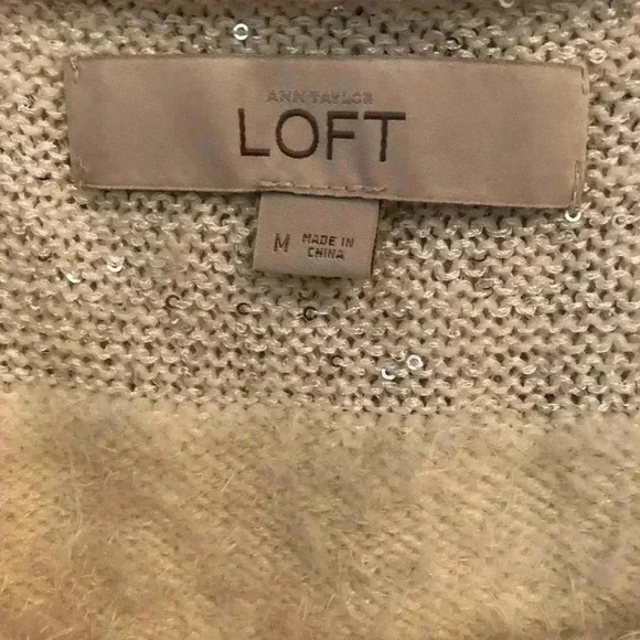 Ann Taylor Ladies Ivory Wool Blend Crew Neck Closed Knit Sweater size Medium - Picture 5 of 5